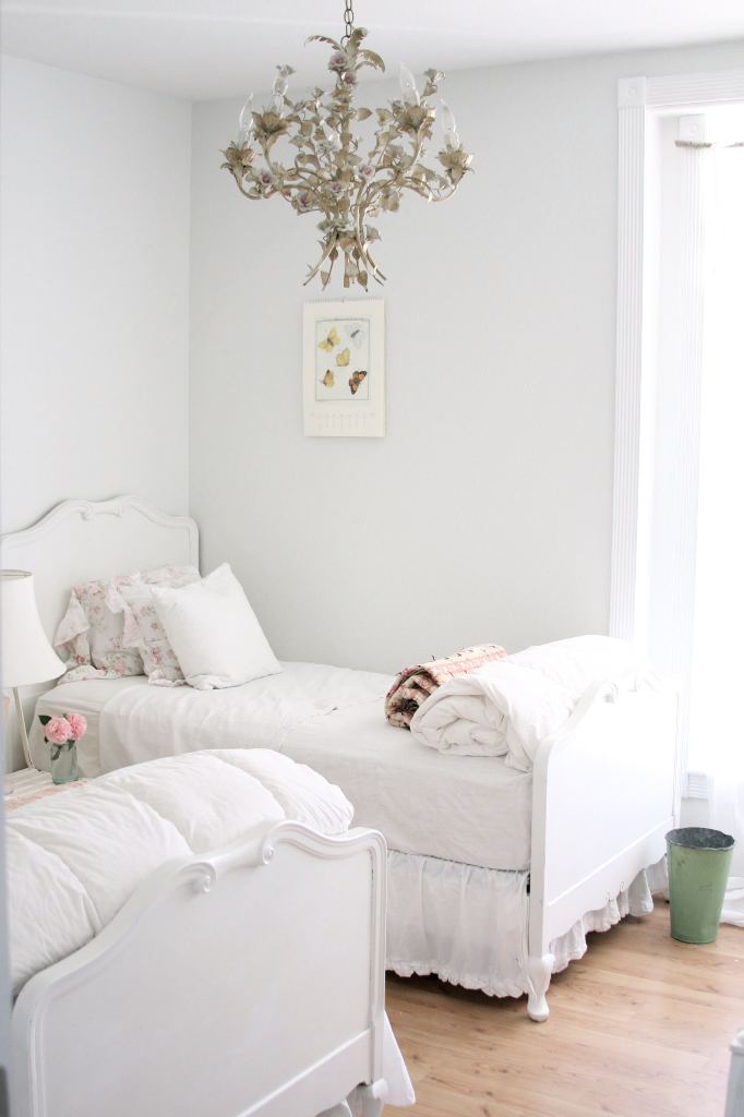 Small Space White Kids Bedroom Design