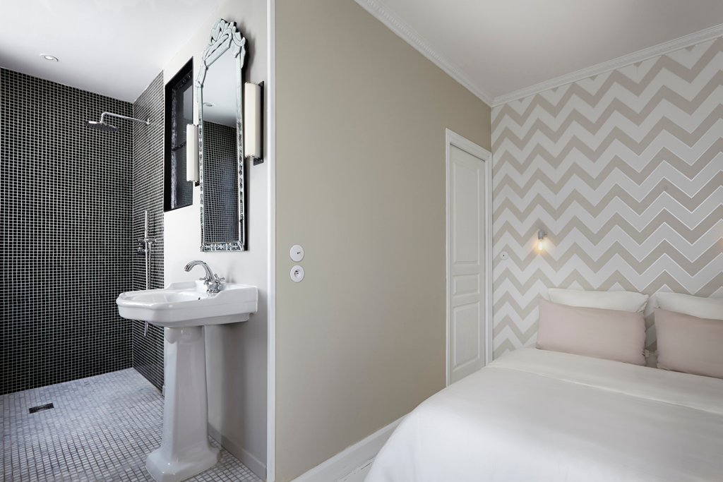 open concept bathroom design in bedroom