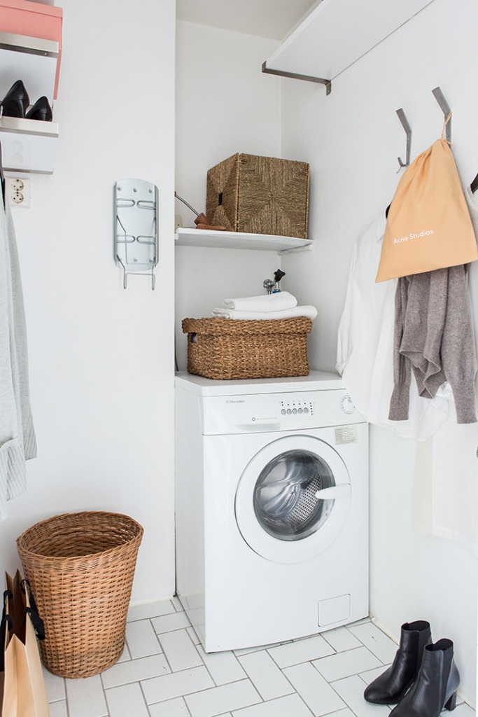 Small Rack Private Laundry Room