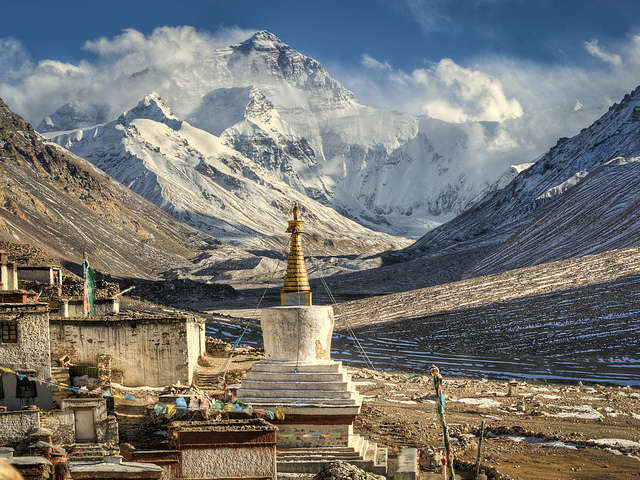 everest and rongbuk monastery