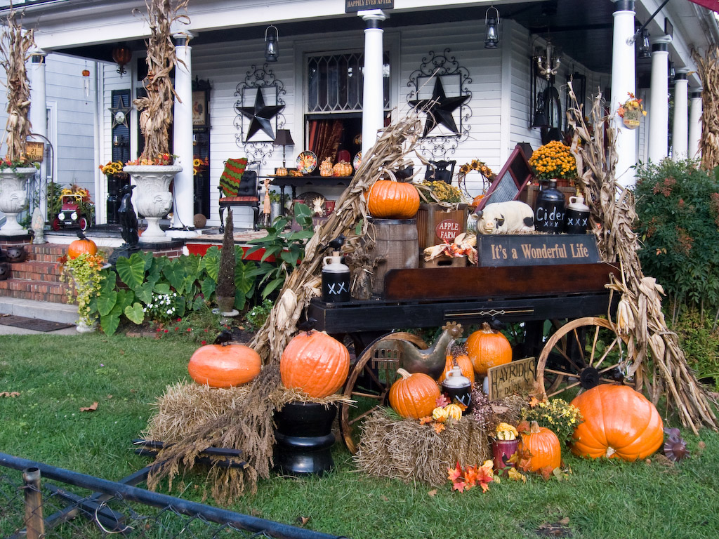 Outdoor Rustic Halloween Decorations