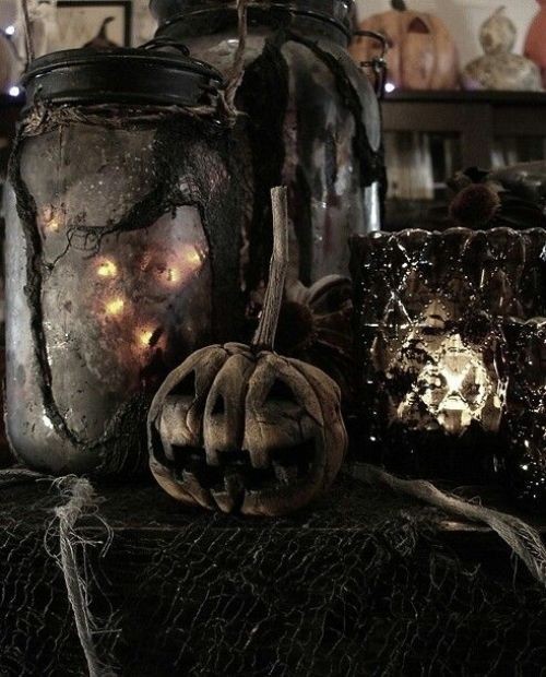 Rustic Dark Halloween Decorations Ideas