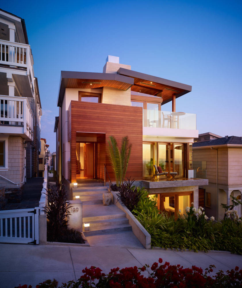 Mid-sized Contemporary Wood Exterior