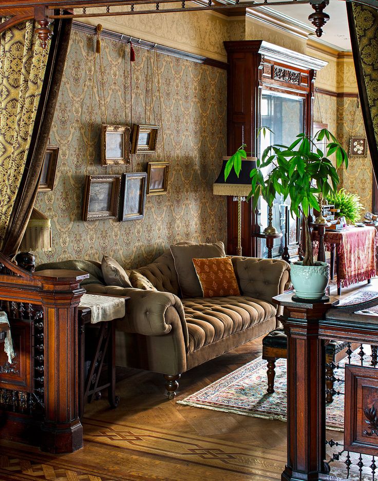 Luxury Victorian Style Living room interior