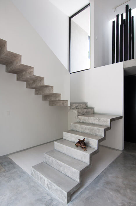 Elegant Cement Staircase Design