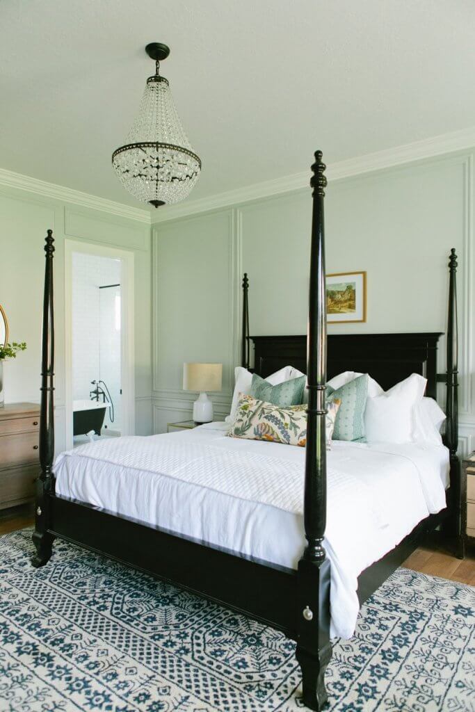 black four poster bed