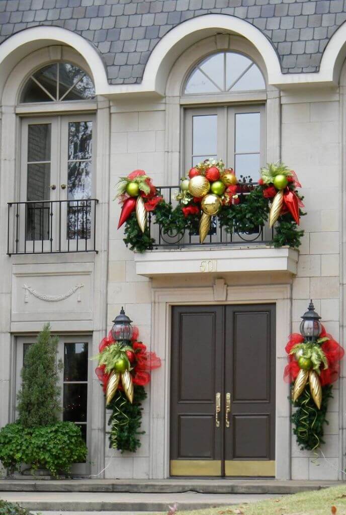 Fancy Christmas Balcony Decor