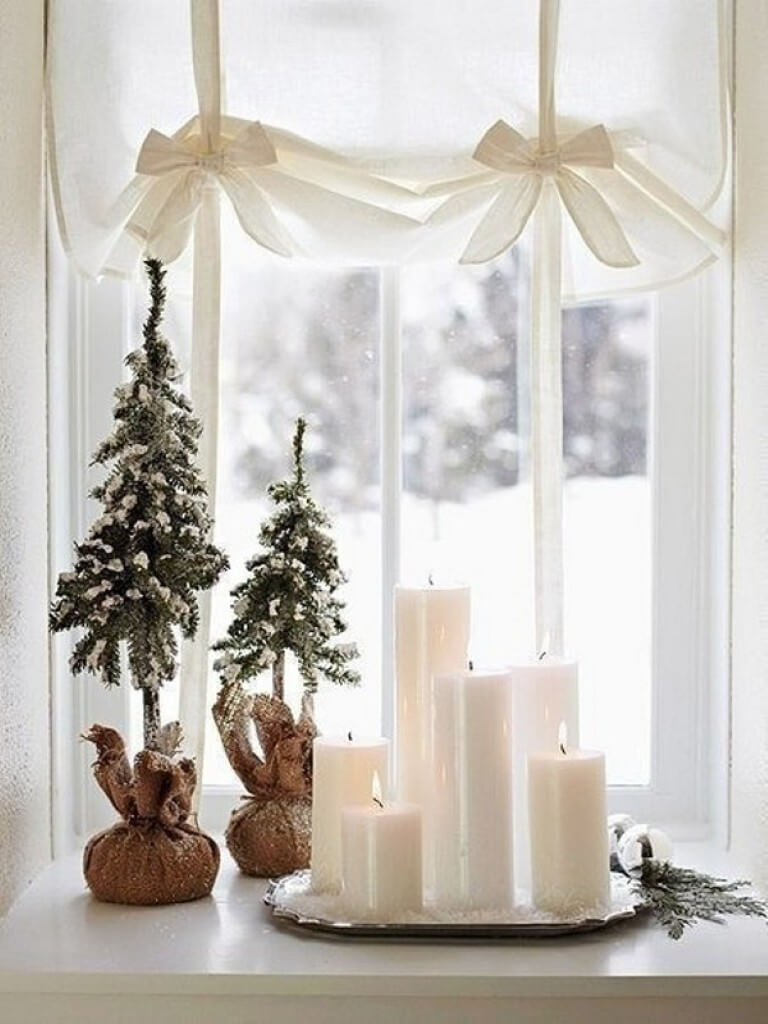 Simple Christmas Window Decor