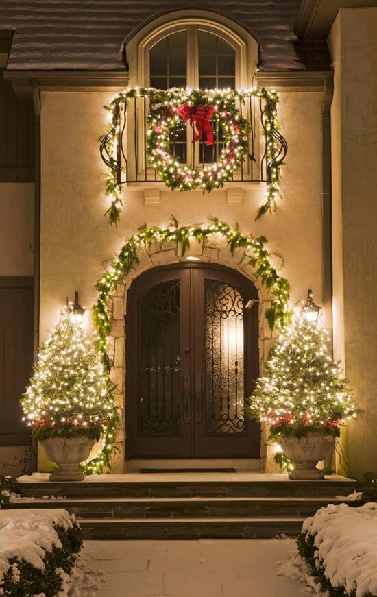 Small Balcony Christmas Decoration