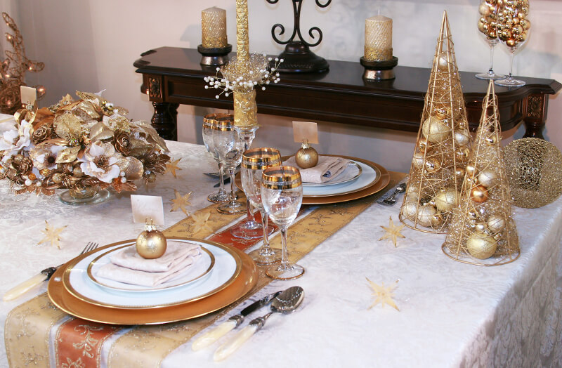Dinner Table Gold Christmas Decor