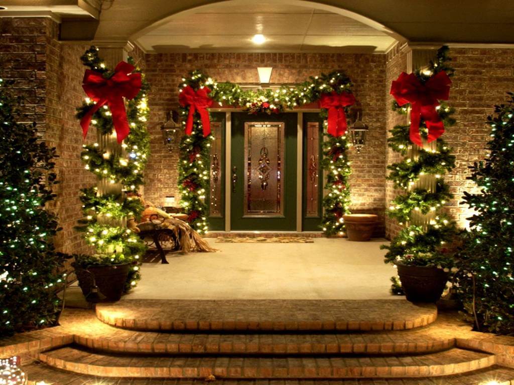 Glittering Christmas Lights Porch Decor