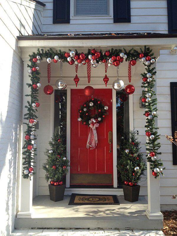 Traditional Christmas Porch Decoration