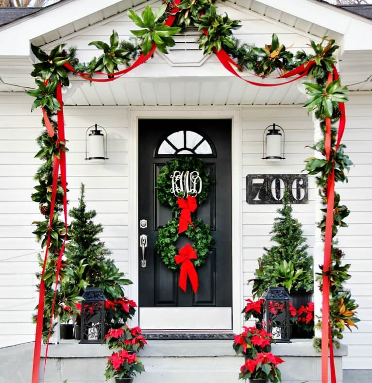 Traditional Front Door Christmas Decoration