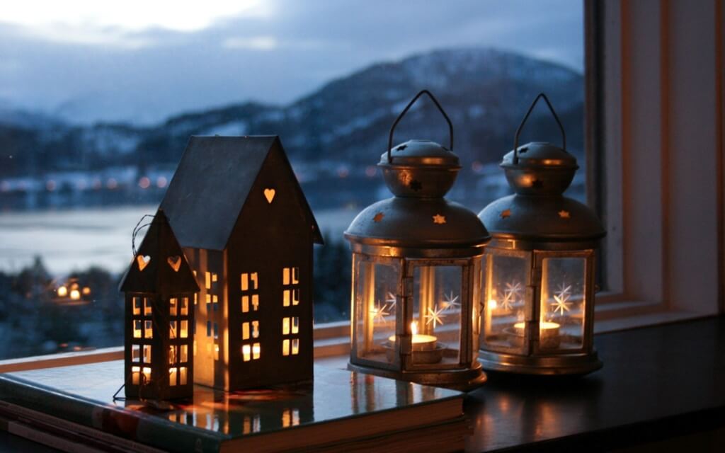 Window Sill Christmas Lanterns Decoration