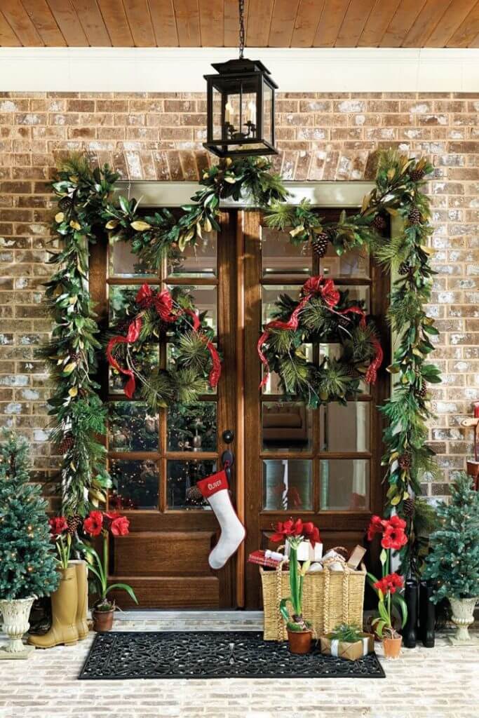 Wreaths And Garlands Entry Decor