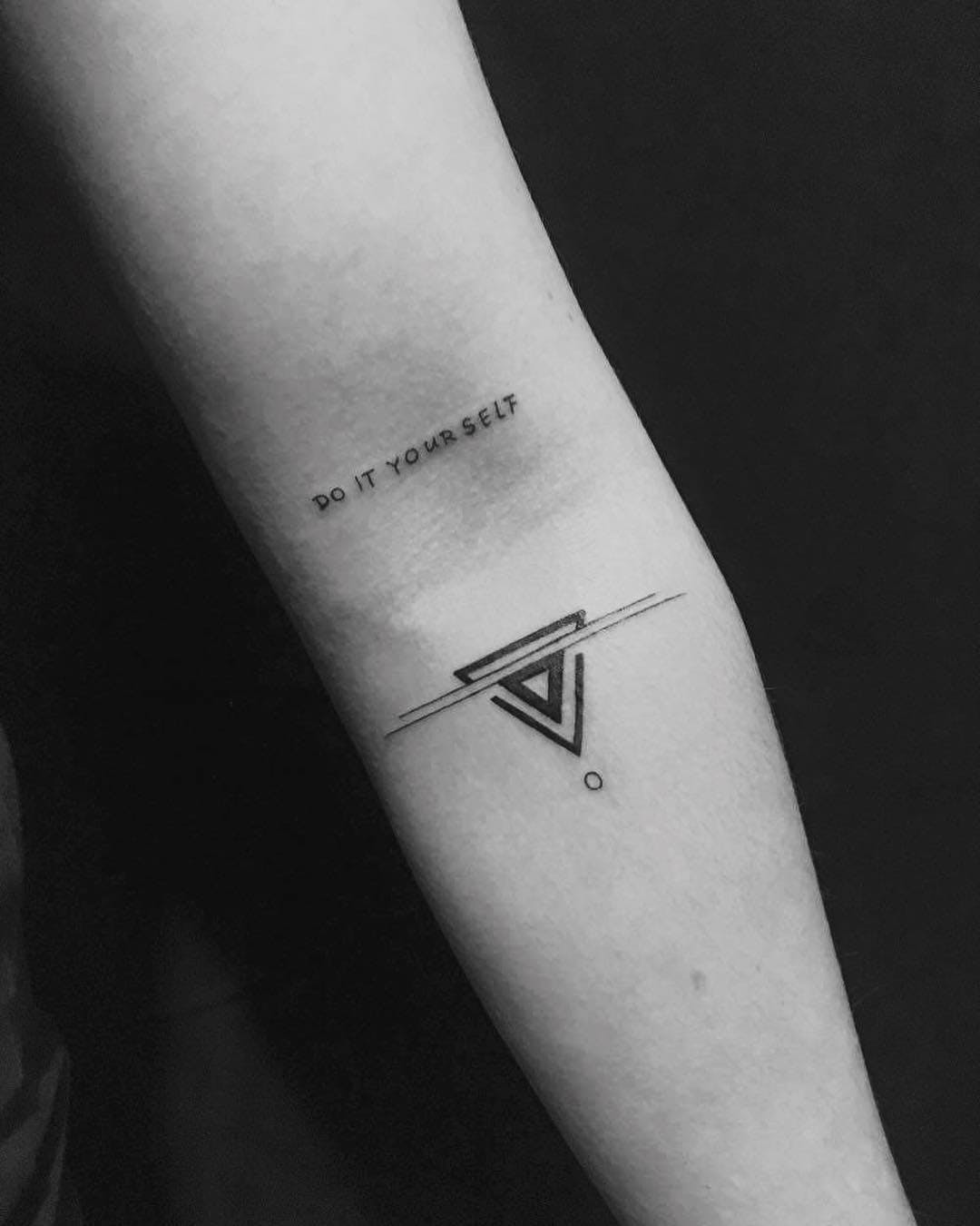 minimalist geometric tattoos