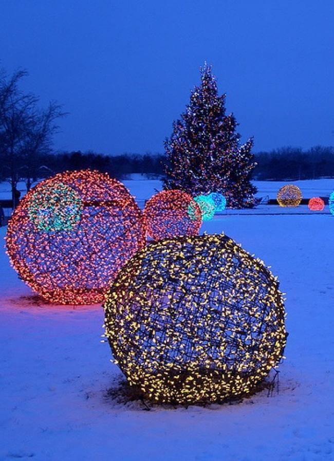 DIY Christmas Lights Wire Balls