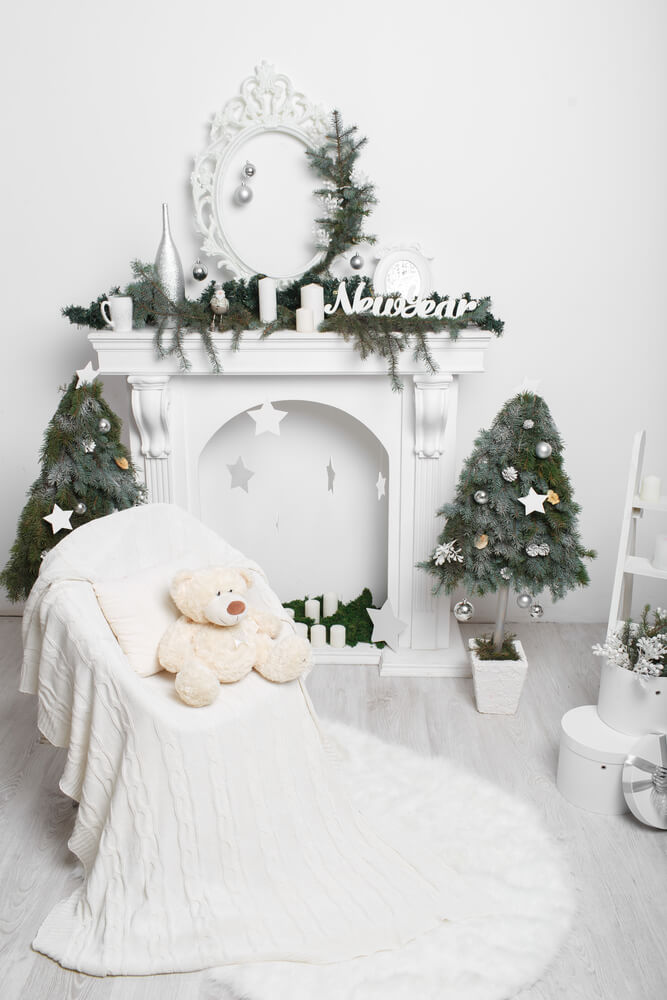 Elegant Christmas Fireplace Mantel Decoration