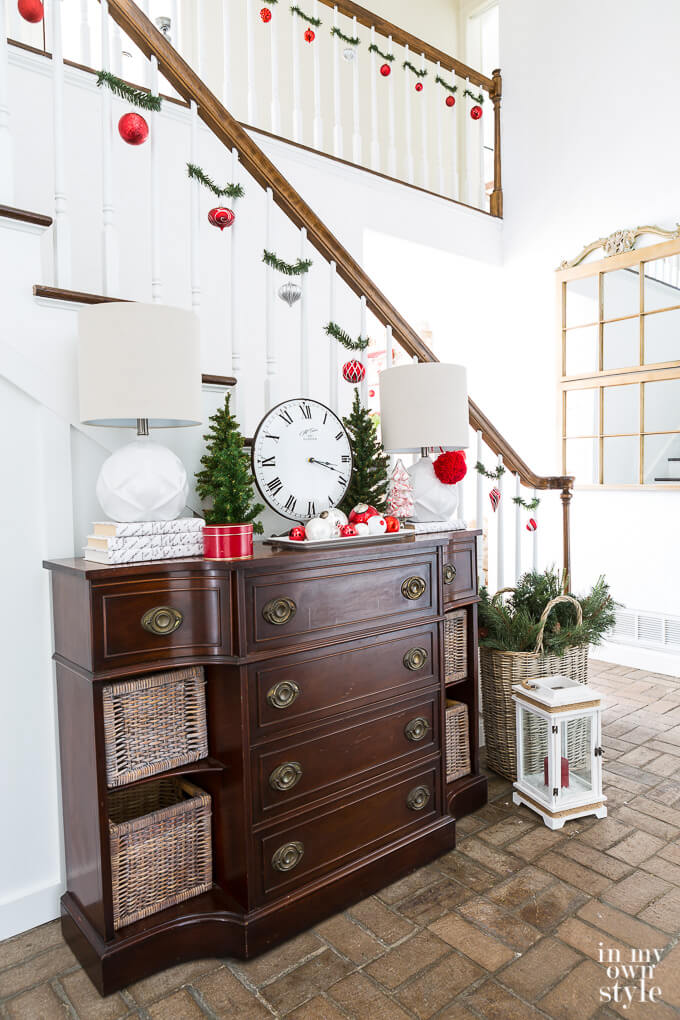 Minimal Christmas Ornaments Staircase Decor