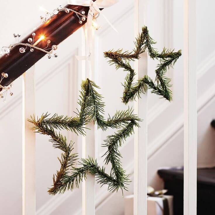 Simple Star Wreath Banister Decor