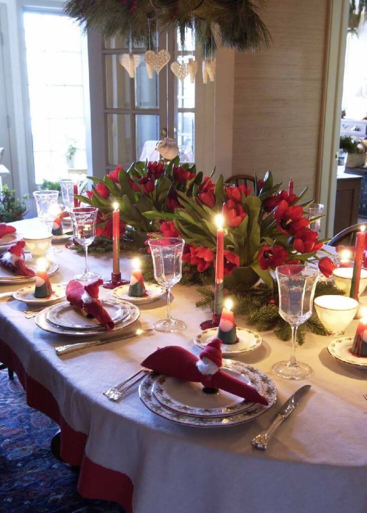 Traditional Christmas Table Decoration
