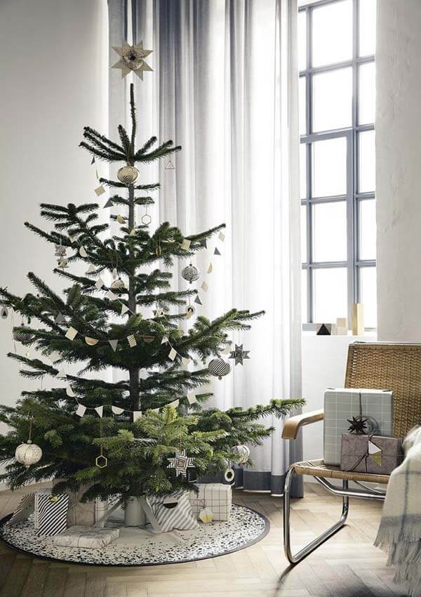 Simple Tree Scandinavian Christmas Decoration
