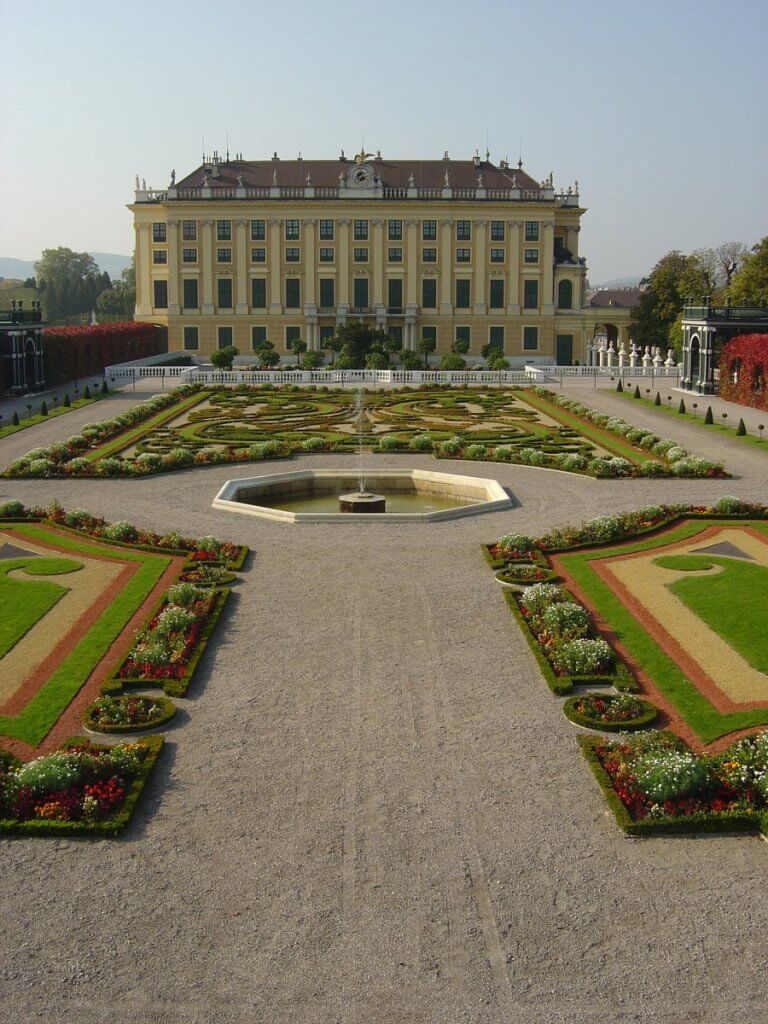 Visit Schonbrunn Palace In Vienna