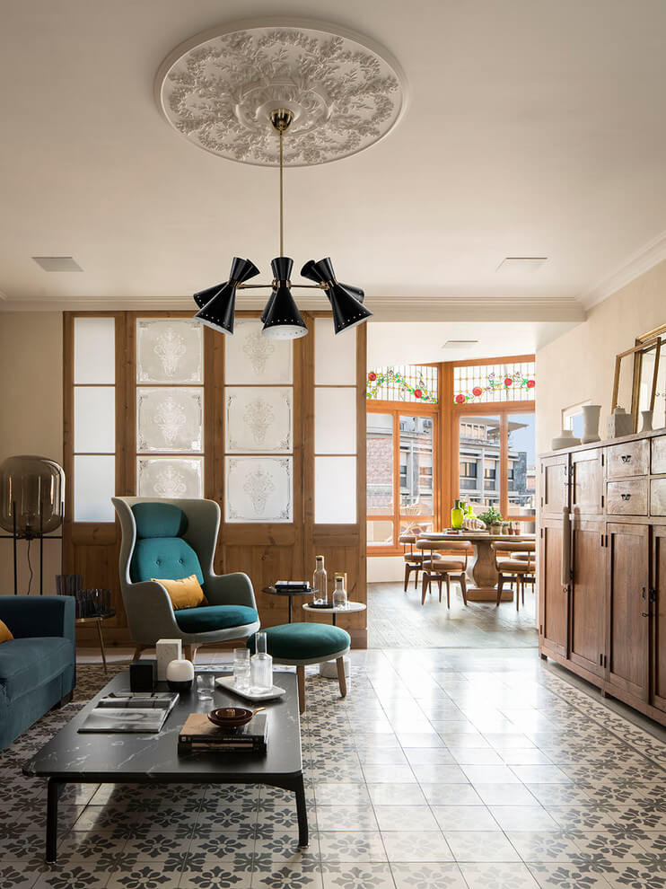 Open Airy Living Room Design