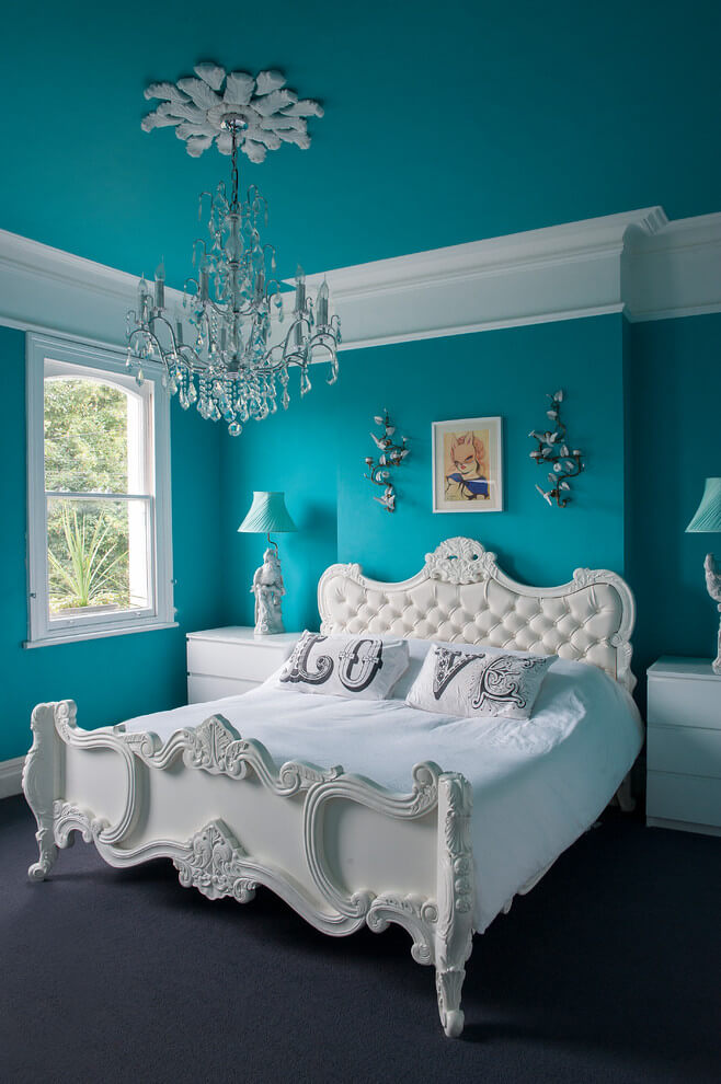 Bold Blue And White Bedroom Decor