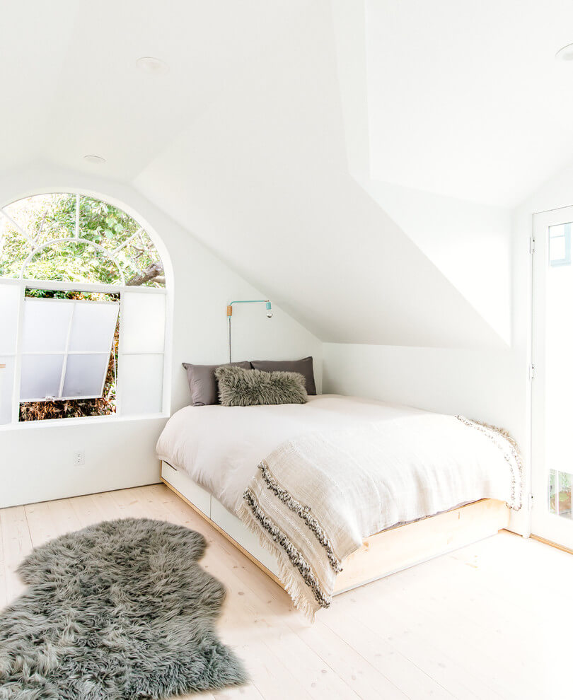 White Bedroom With Minimalist Decor
