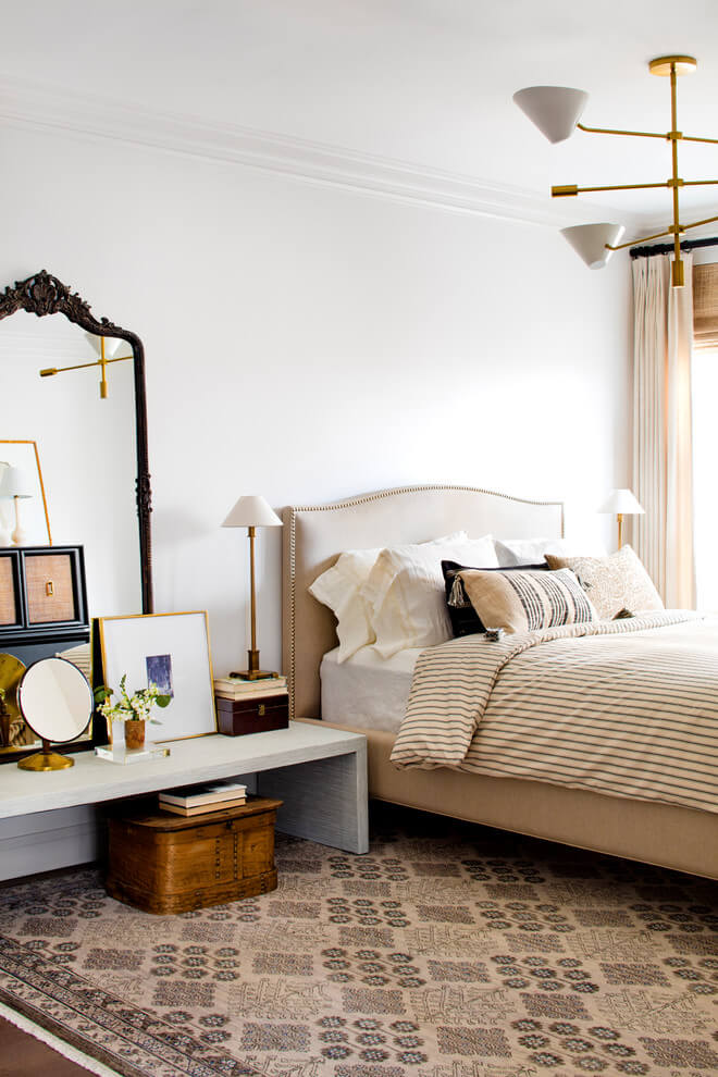Elegant Bedroom With Vintage Style