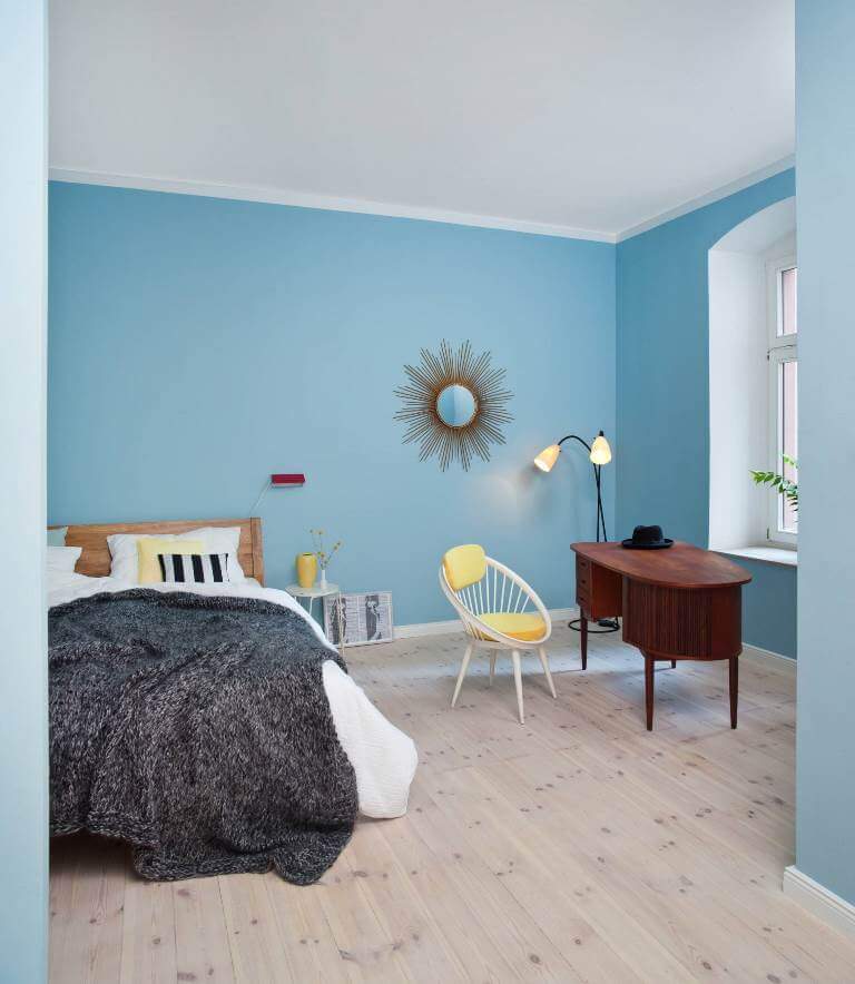 Vibrant Colors In Vintage Bedroom