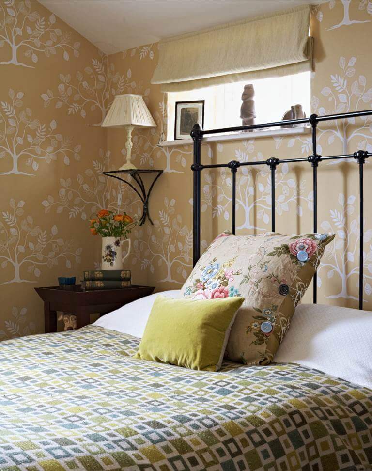 Wallpapers And Patterns In Bedroom Decor