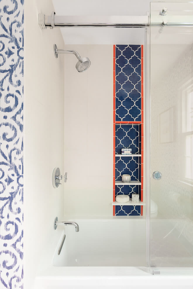 Patterned Inset In Eclectic Bathroom Design