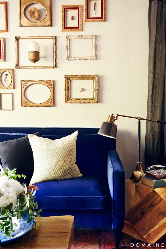 Decorate Living Room With Blue Velvet Sofa, What Colour Cushions For Blue Velvet Sofa