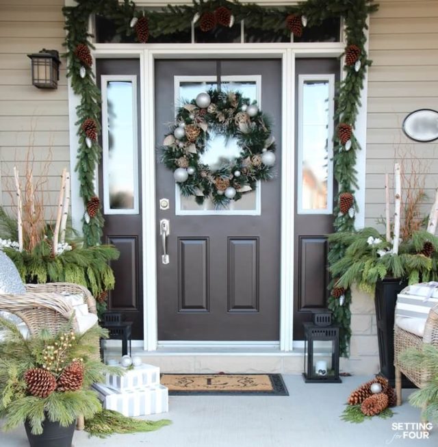 21 Stunning Christmas Porch Decoration Ideas You'll Adore