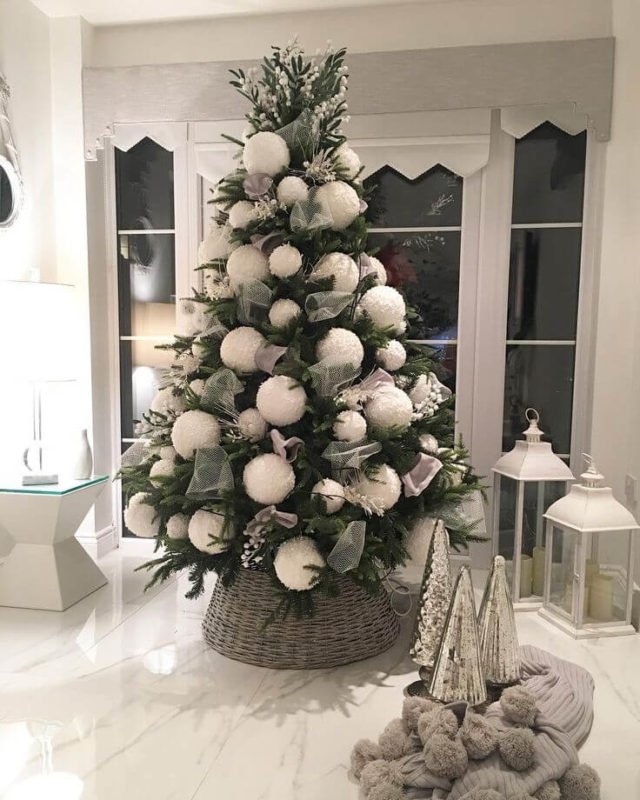 25 Snowball Christmas Decoration Ideas For A Snowy Christmas