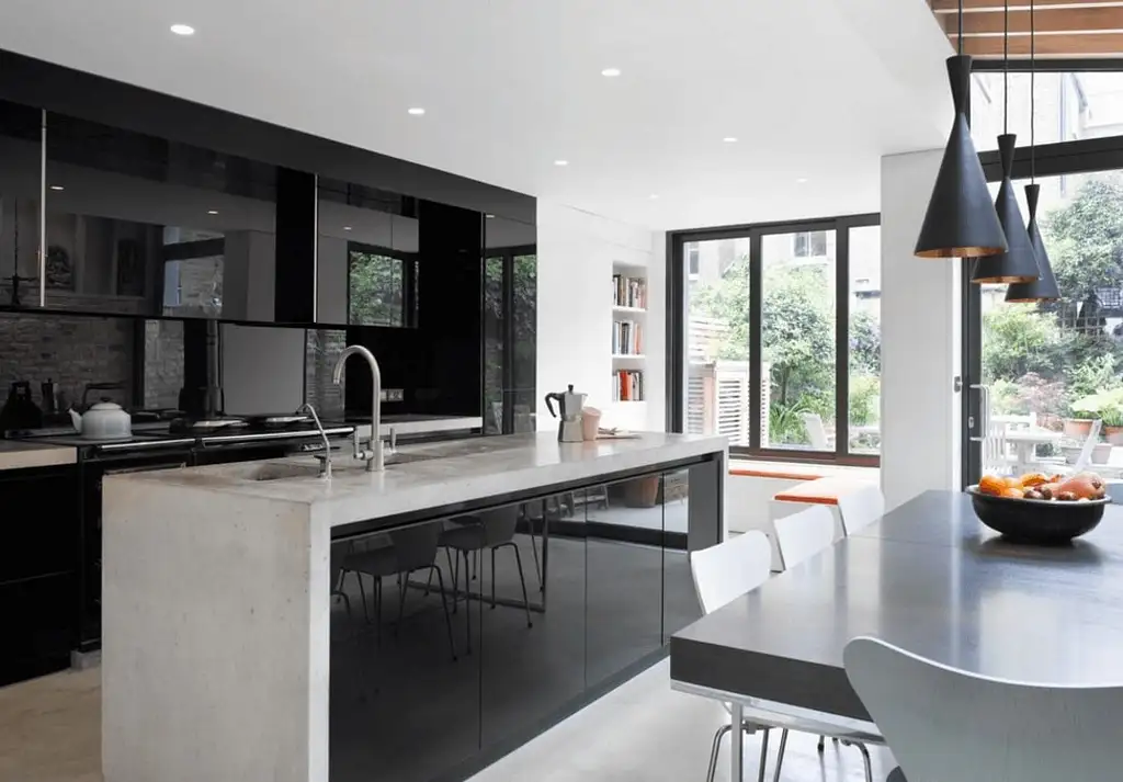 The Latest Black and White Kitchen Cabinet Trends 