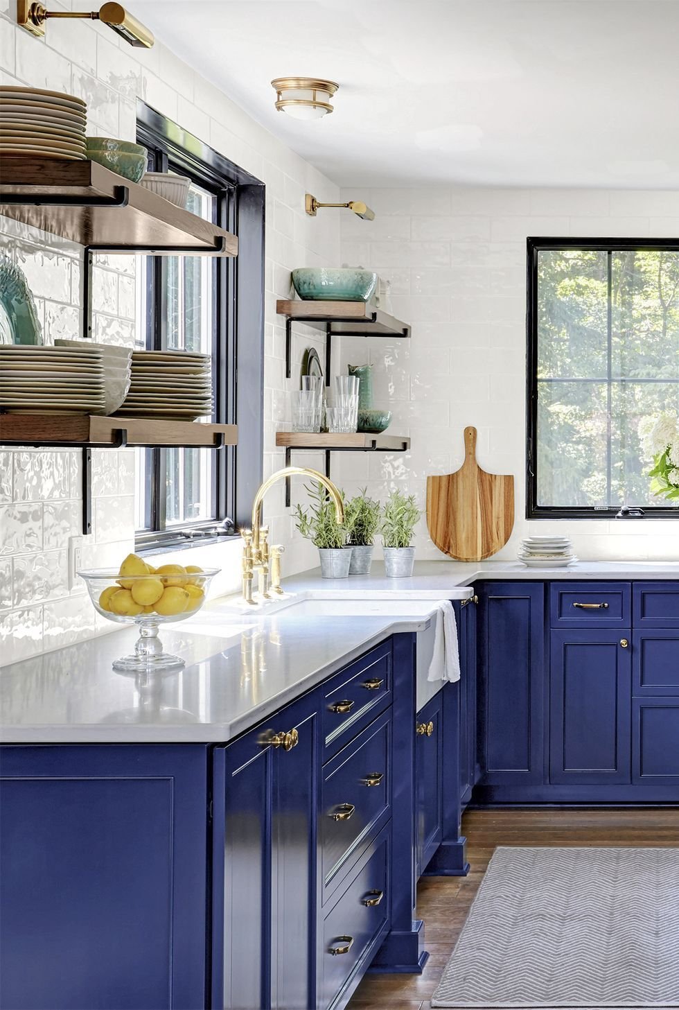 Navy Blue Cabinets Is Perfect for Modern Kitchen Design